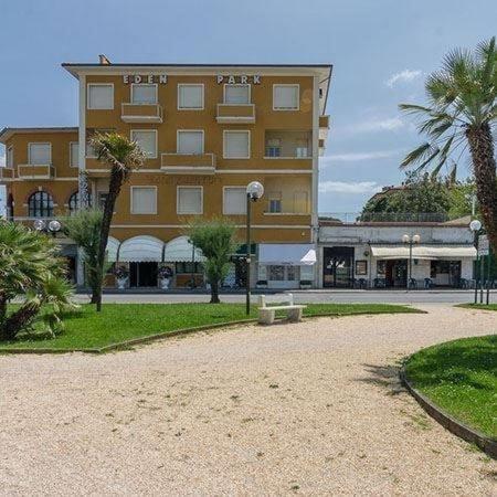 Hotel Eden Park Пьетразанта Экстерьер фото